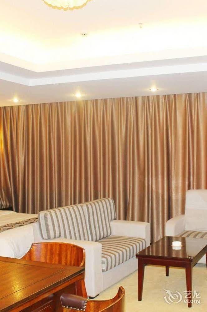 Chengdu Ronghome Hotel Exterior photo