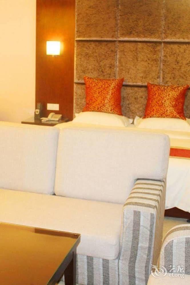 Chengdu Ronghome Hotel Exterior photo