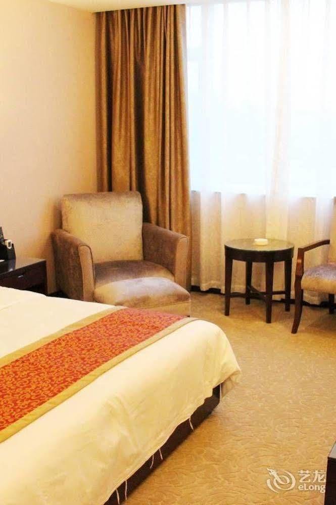 Chengdu Ronghome Hotel Exterior photo